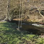 Dağ evi Ortho Hideaway With Garden